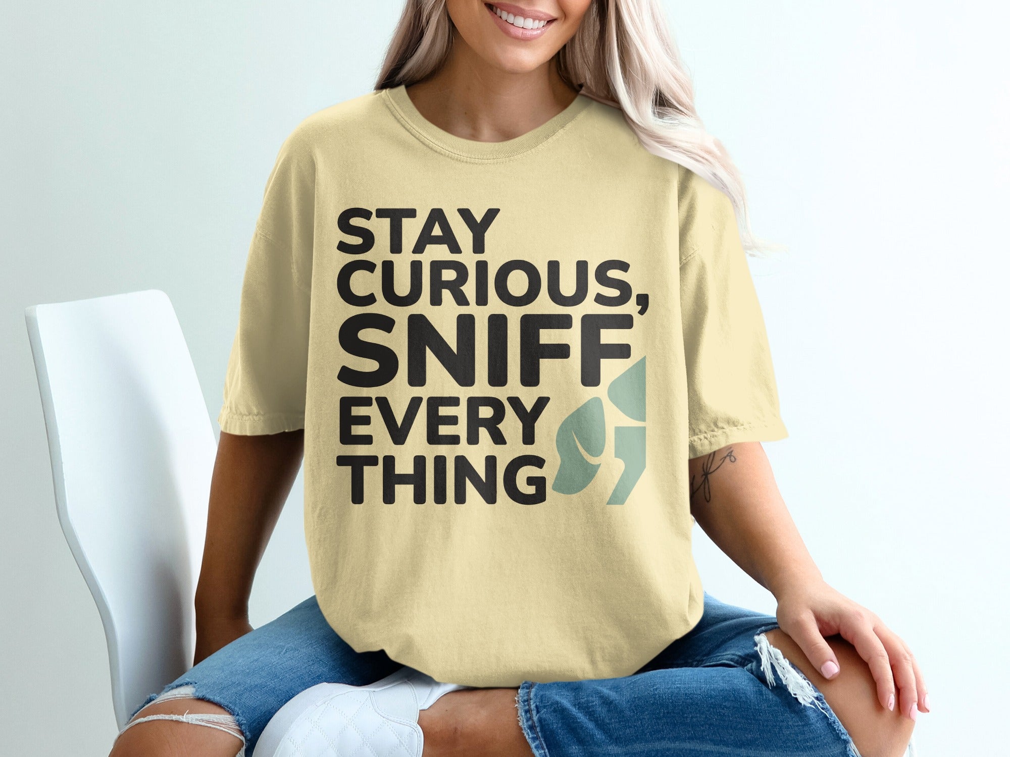 Stay Curious Sniff Everything Graphic T-shirt